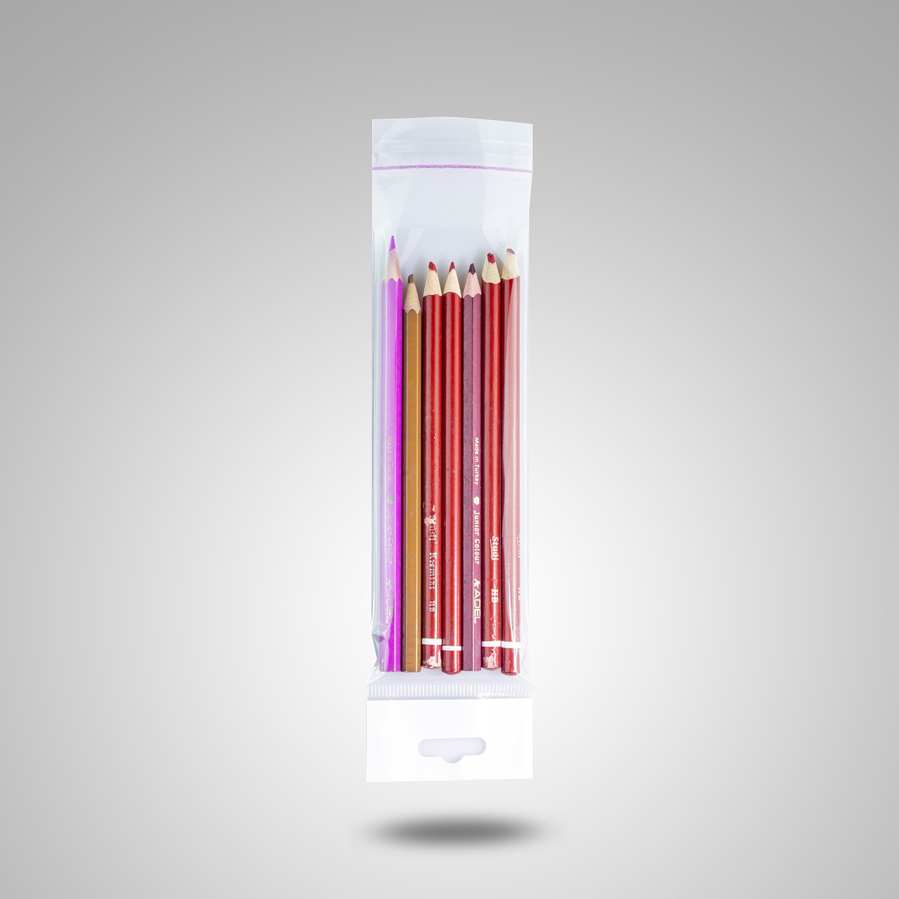 Compact pod kit devices in multiple colors for mainstream retail